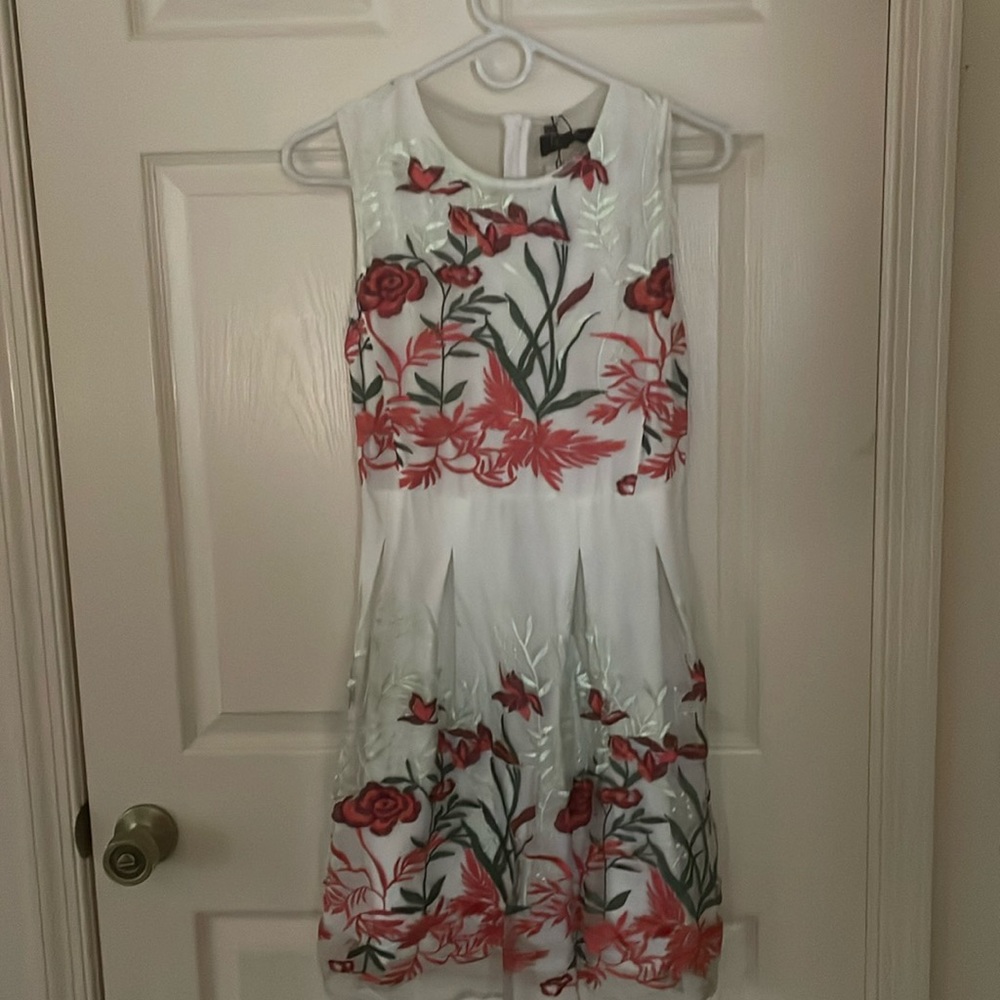 Sleeveless dress with tags
